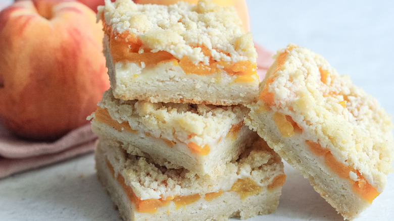 peach crumble bars close up