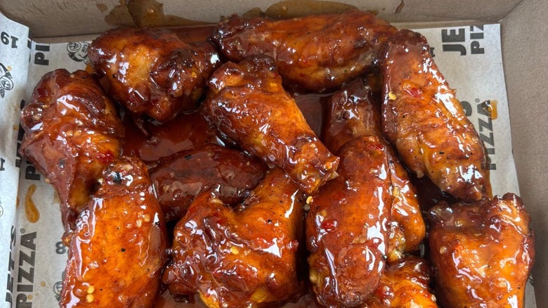 order of Jets chicken wings in box