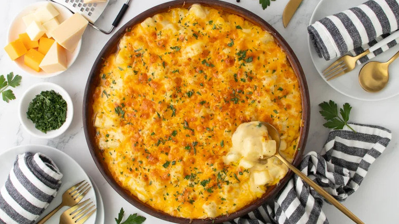 au gratin potatoes with black and white napkins and gold flatware