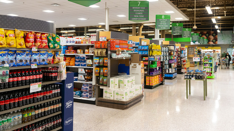 The aisles at an empty Publix market.