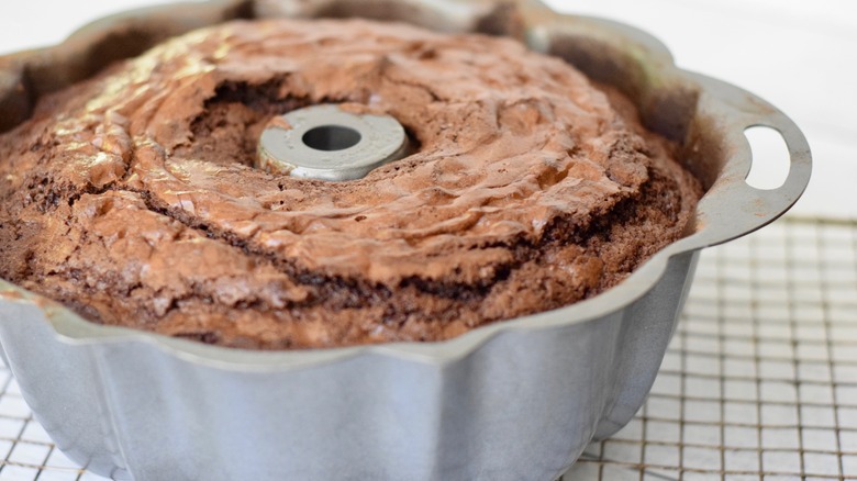 tunnel of fudge cake cooling