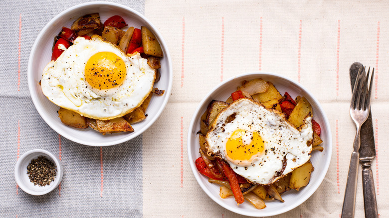 veggie breakfast hash in bowls