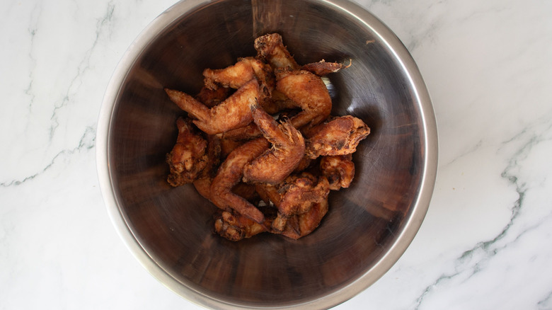 Fried chicken wings in bowl