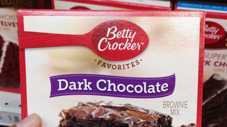 box of Betty Crocker cake mix