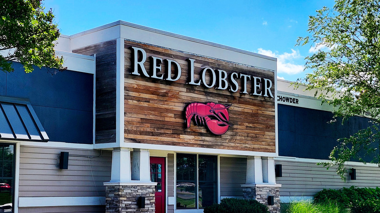 exterior of Red Lobster restaurant