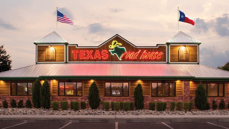 exterior of Texas Roadhouse restaurant