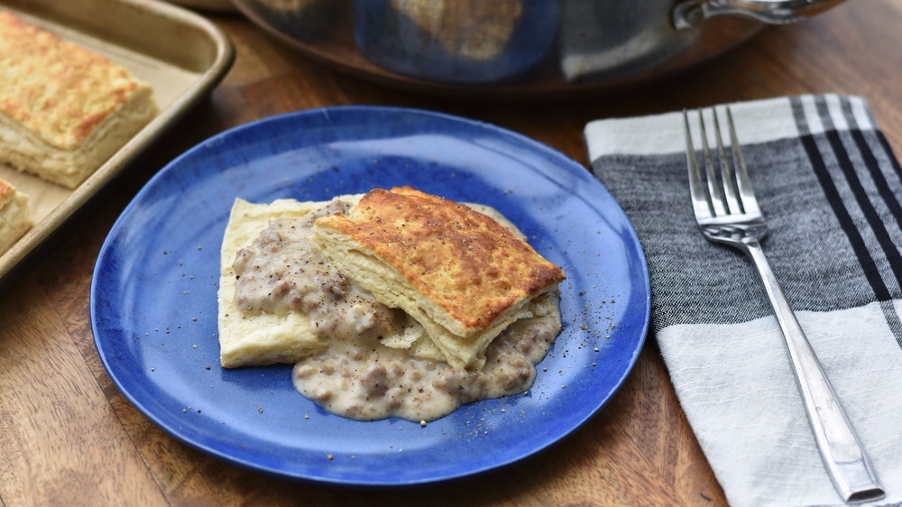 biscuits gravy