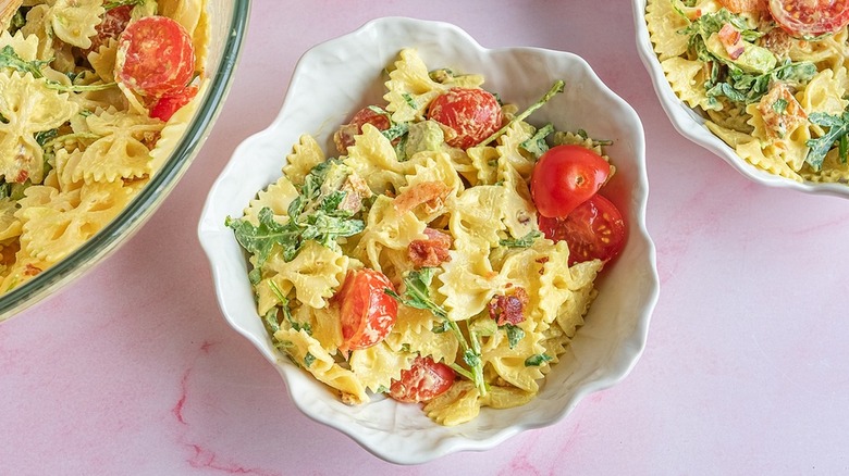blt pasta salad in bowl