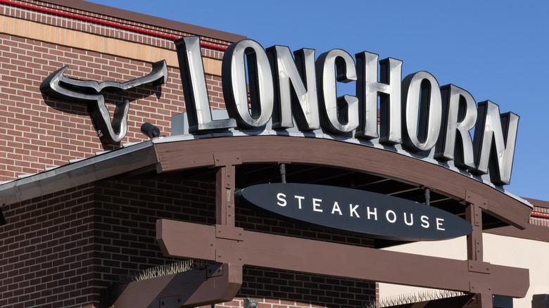 LongHorn Steakhouse signage
