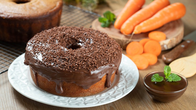 Brazilian carrot cake with carrot slices