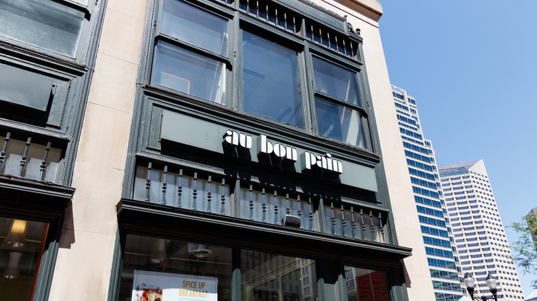 exterior entrance of au bon pan restaurant in city location