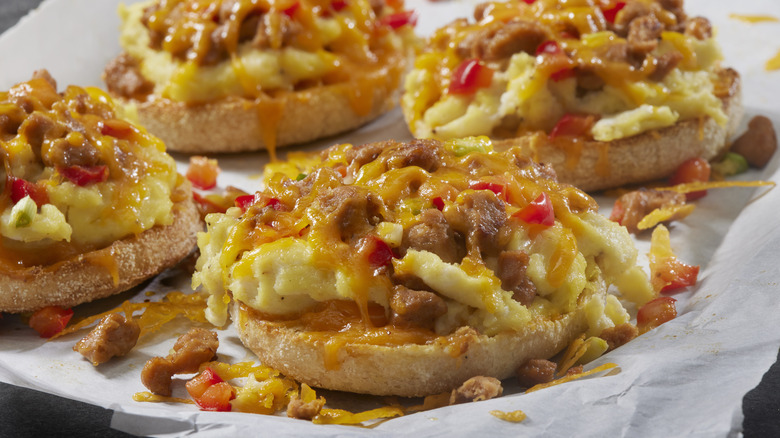 english muffin breakfast pizzas