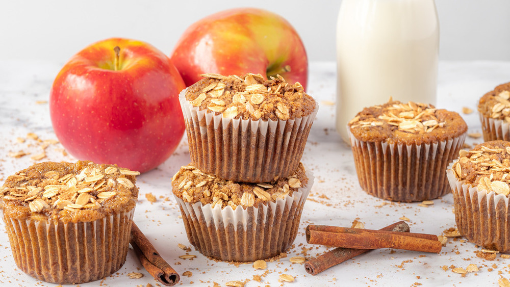 apple cinnamon muffins