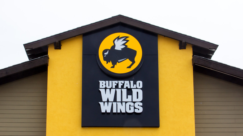 Buffalo Wild Wings storefront