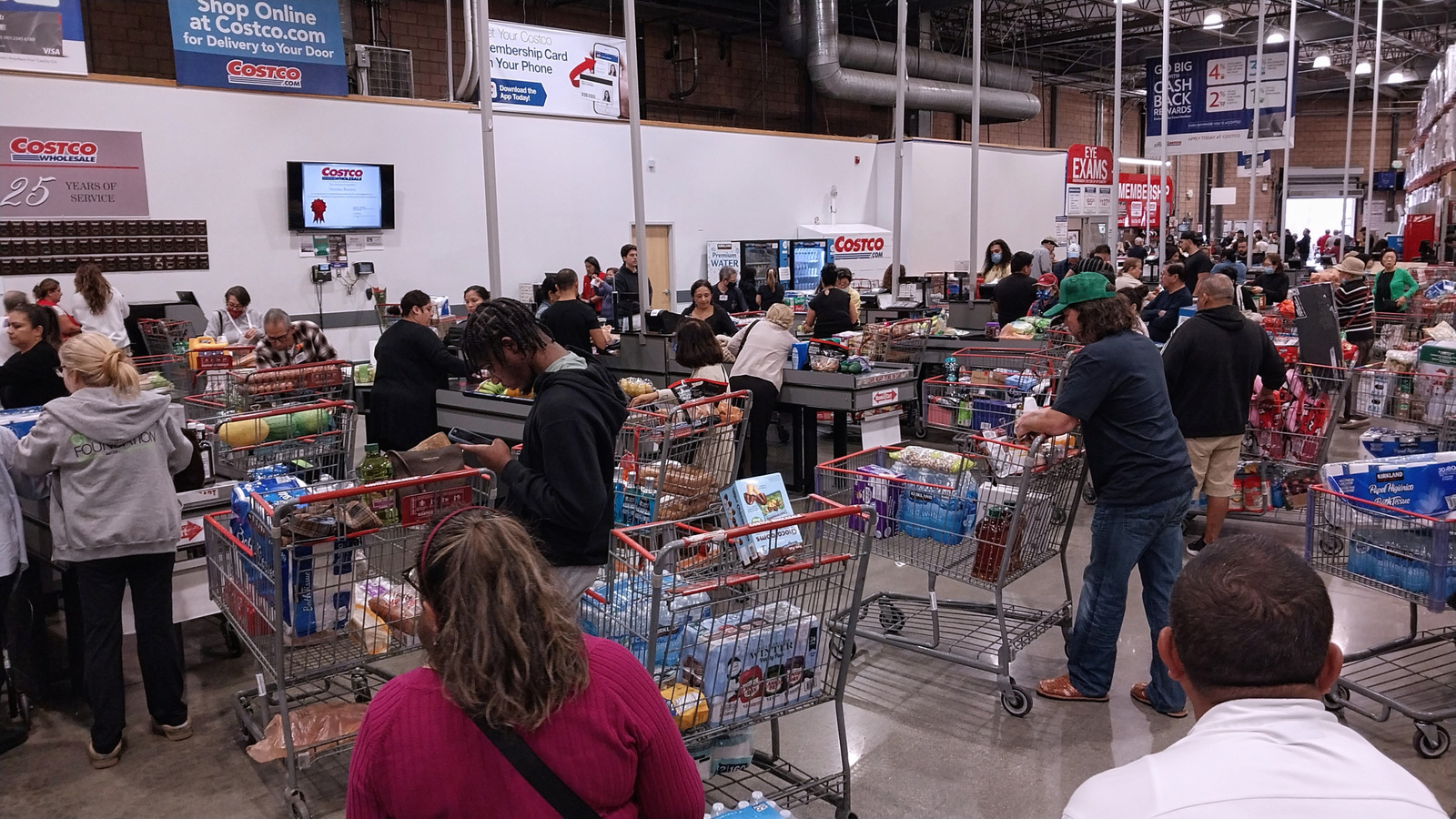 This Busy Costco Has A Bad Reputation Shoppers Can't Ignore