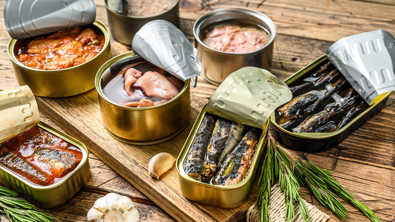 Varieties of tinned fish