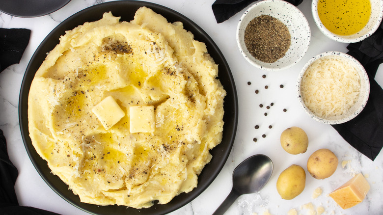 cacio e pepe mashed potatoes