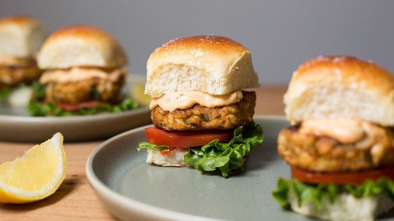 crab cake sliders on plates