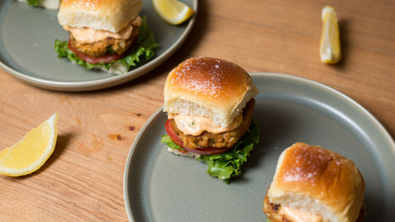 crab cake sliders on plates