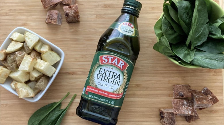 bottle of Star olive oil
