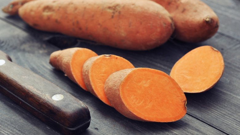 Kompliment Beskæftiget råolie Can You Eat Sweet Potato Skin?