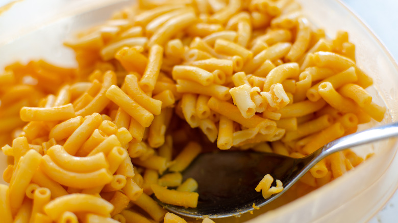 bowl of Kraft Easy Mac