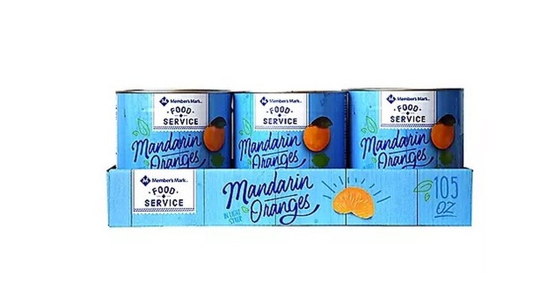   Tiga kaleng jeruk mandarin