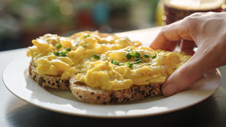 Scrambled eggs on toast