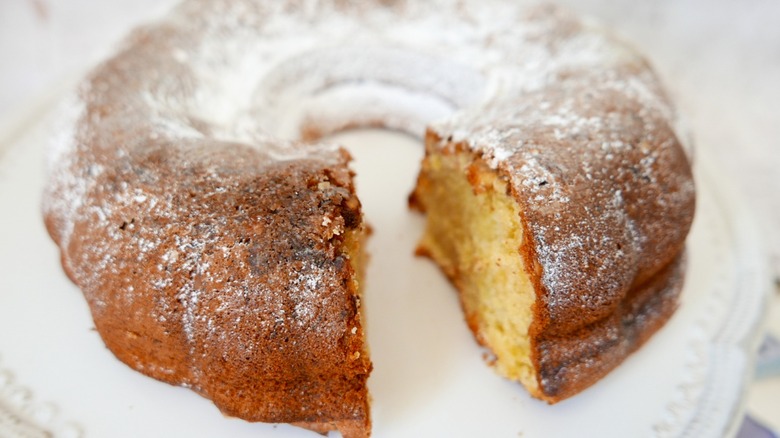 bundt cake with powdered sugar