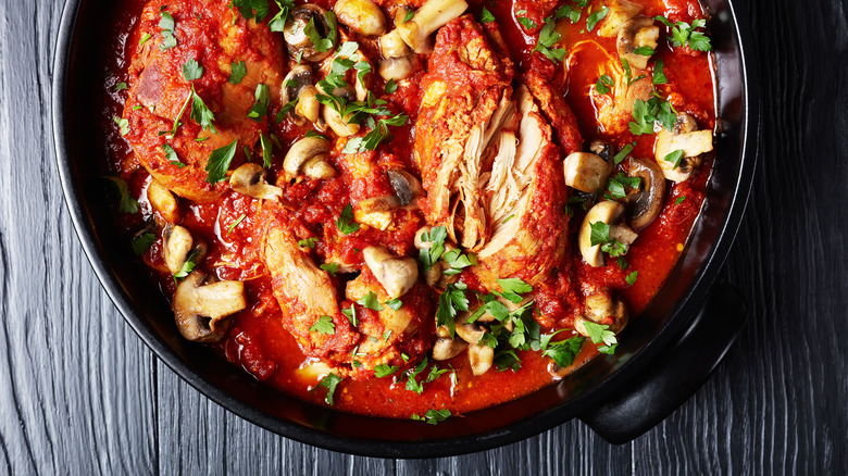 slow cooker chicken with red sauce