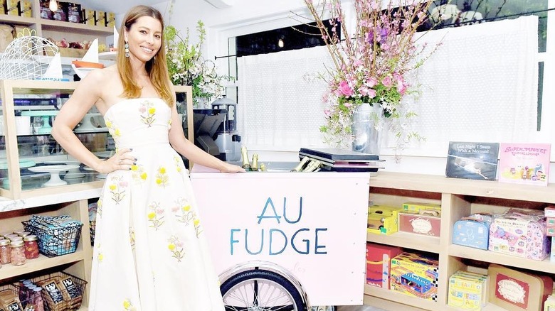 Jessica Biel with Au Fudge cart