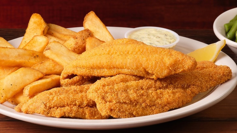 Texas Roadhouse fried catfish plate