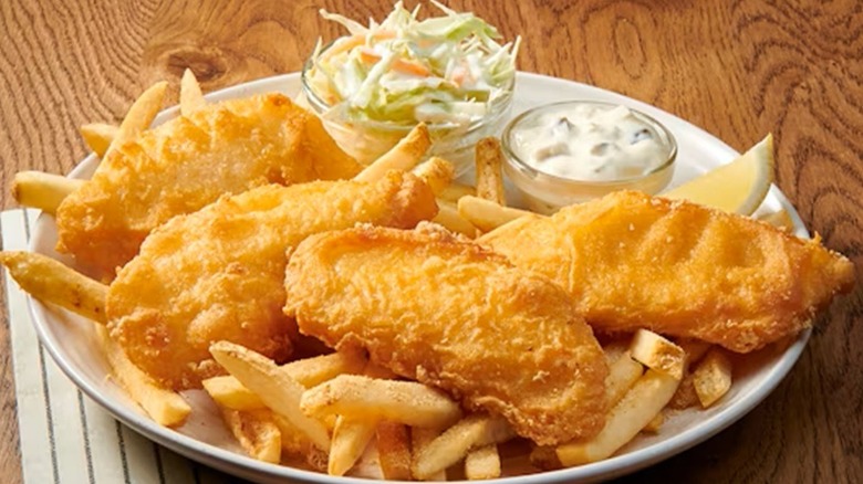 Ruby Tuesdays fish ships and slaw