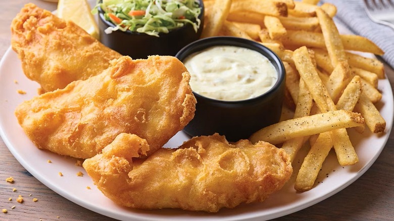 Applebee's fish and chips basket