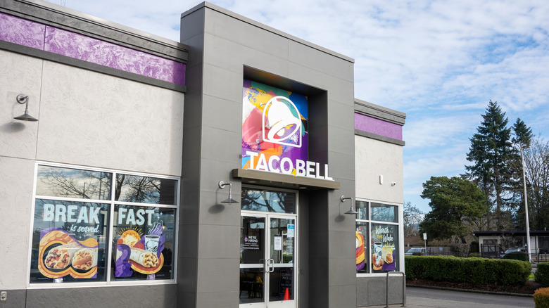 Exterior of a Taco Bell