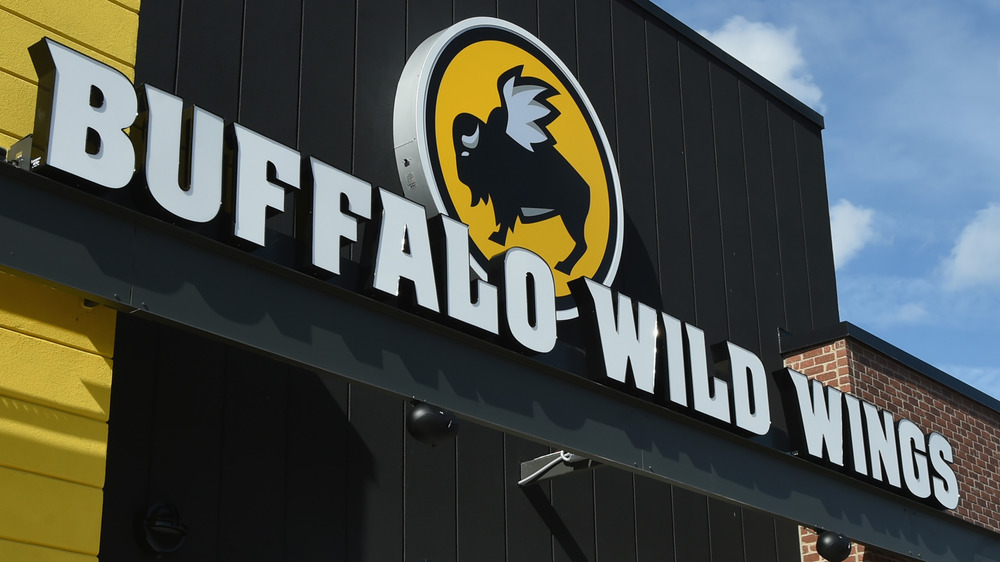 Buffalo Wild Wings restaurant sign