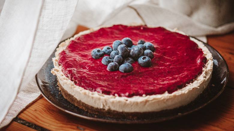 Cheesecake with strawberry jam and blueberries