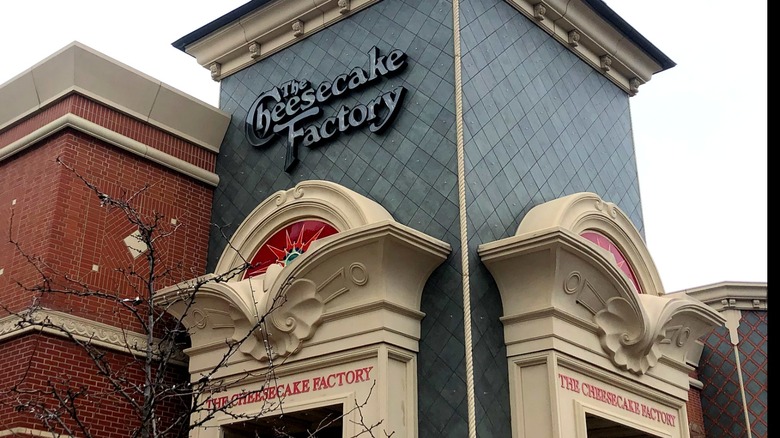 cheesecake factory outside