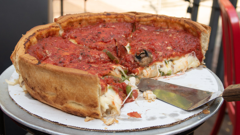 Deep-dish pizza pie