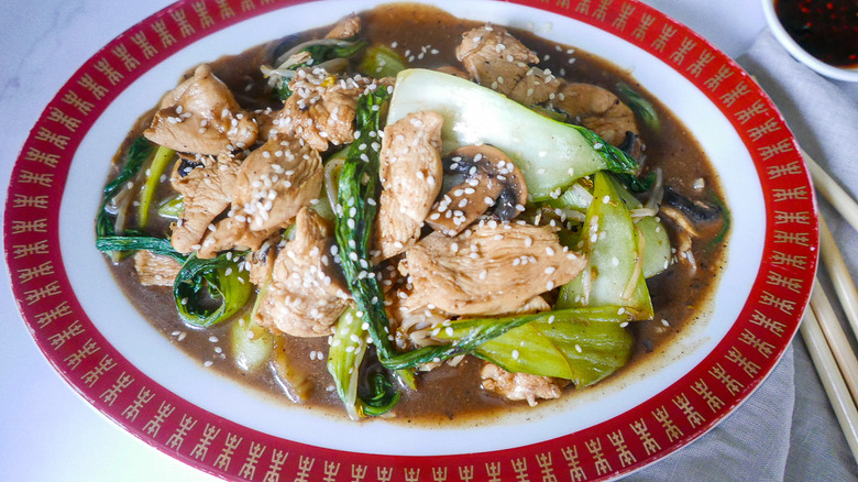 chicken chop suey on plate 