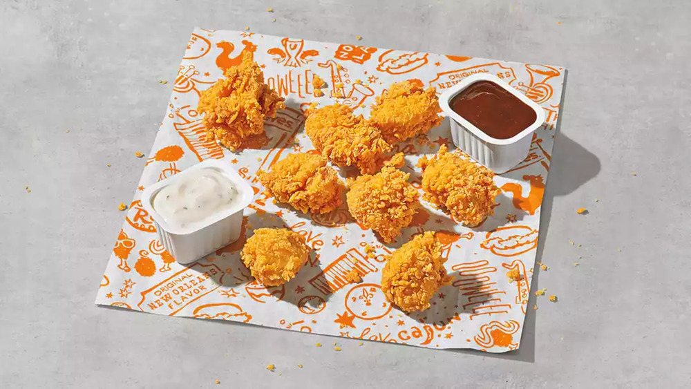 Popeyes chicken nuggets with sauces