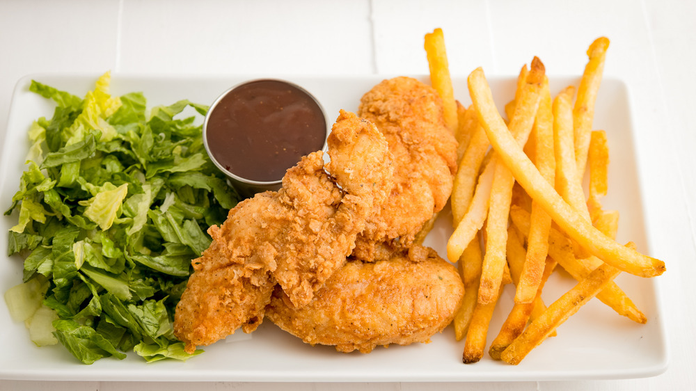 plate of chicken tenders