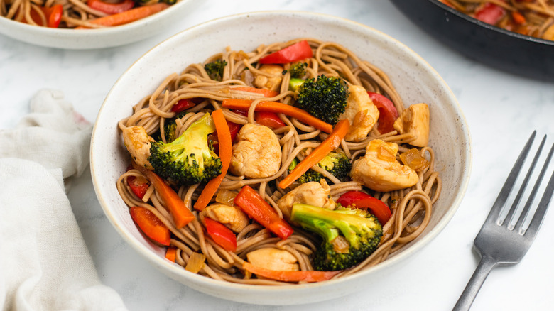 chicken yakisoba in bowl 