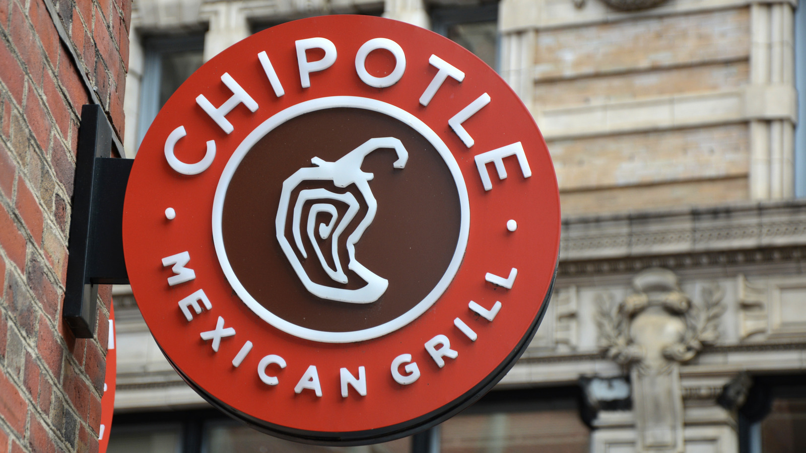 Chipotle Is Honoring Healthcare Workers With Free Food For A Year. Here