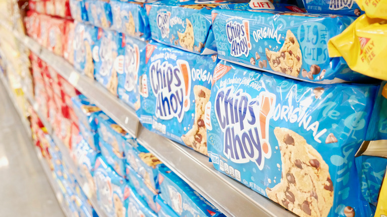 Different varieties of Chips Ahoy cookies