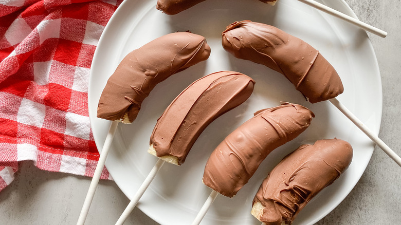 a plate of frozen bananas