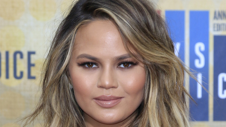 Close up of Chrissy Teigen 