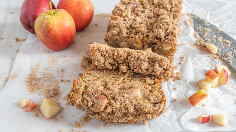 slices of apple streusel bread