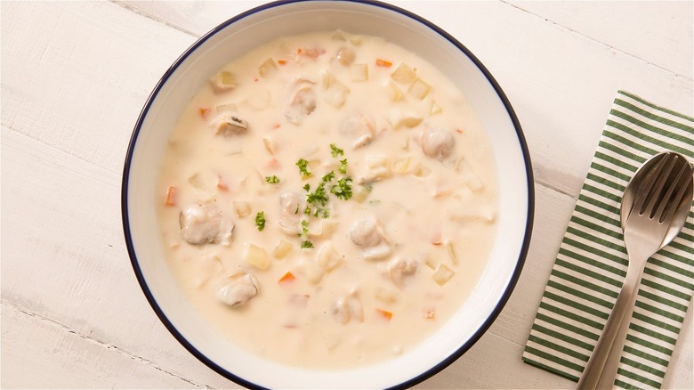 bowl of clam chowder