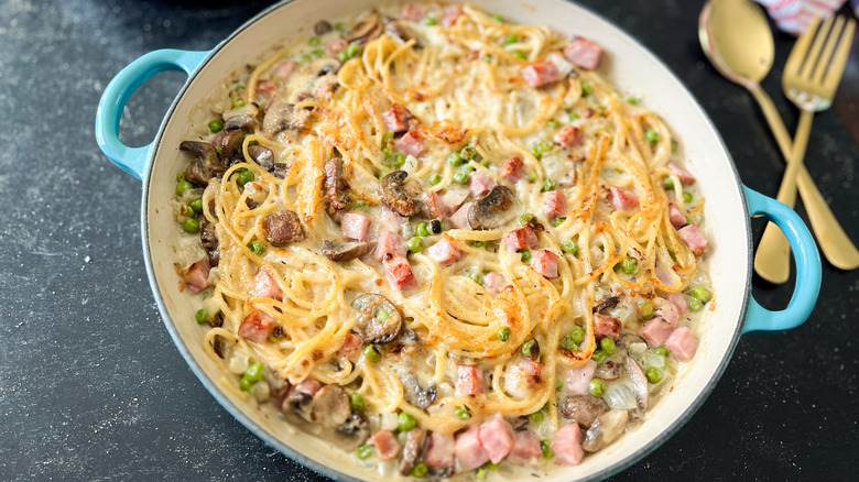 spaghetti with ham and peas